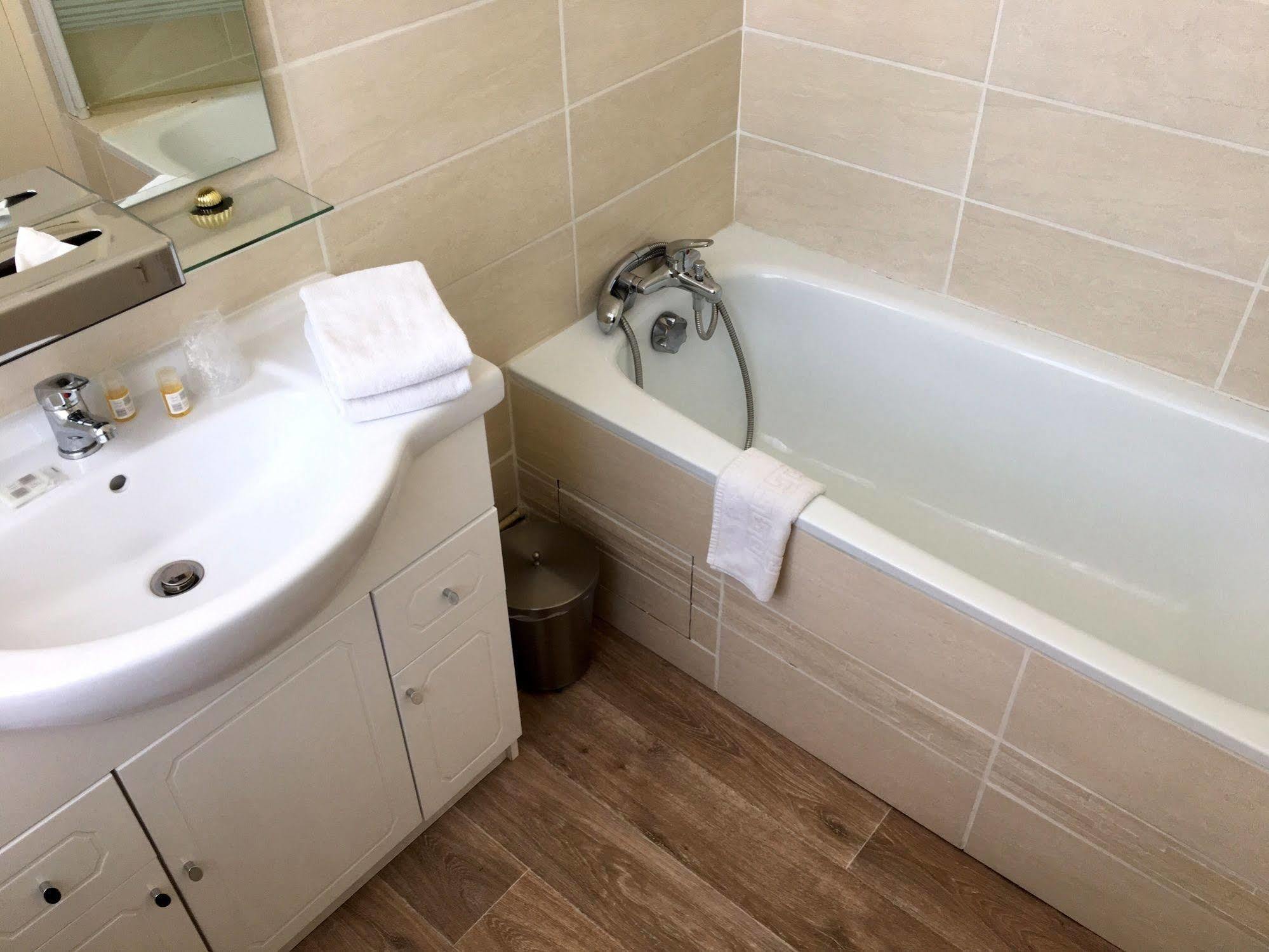 טור Hotel Rabelais מראה חיצוני תמונה